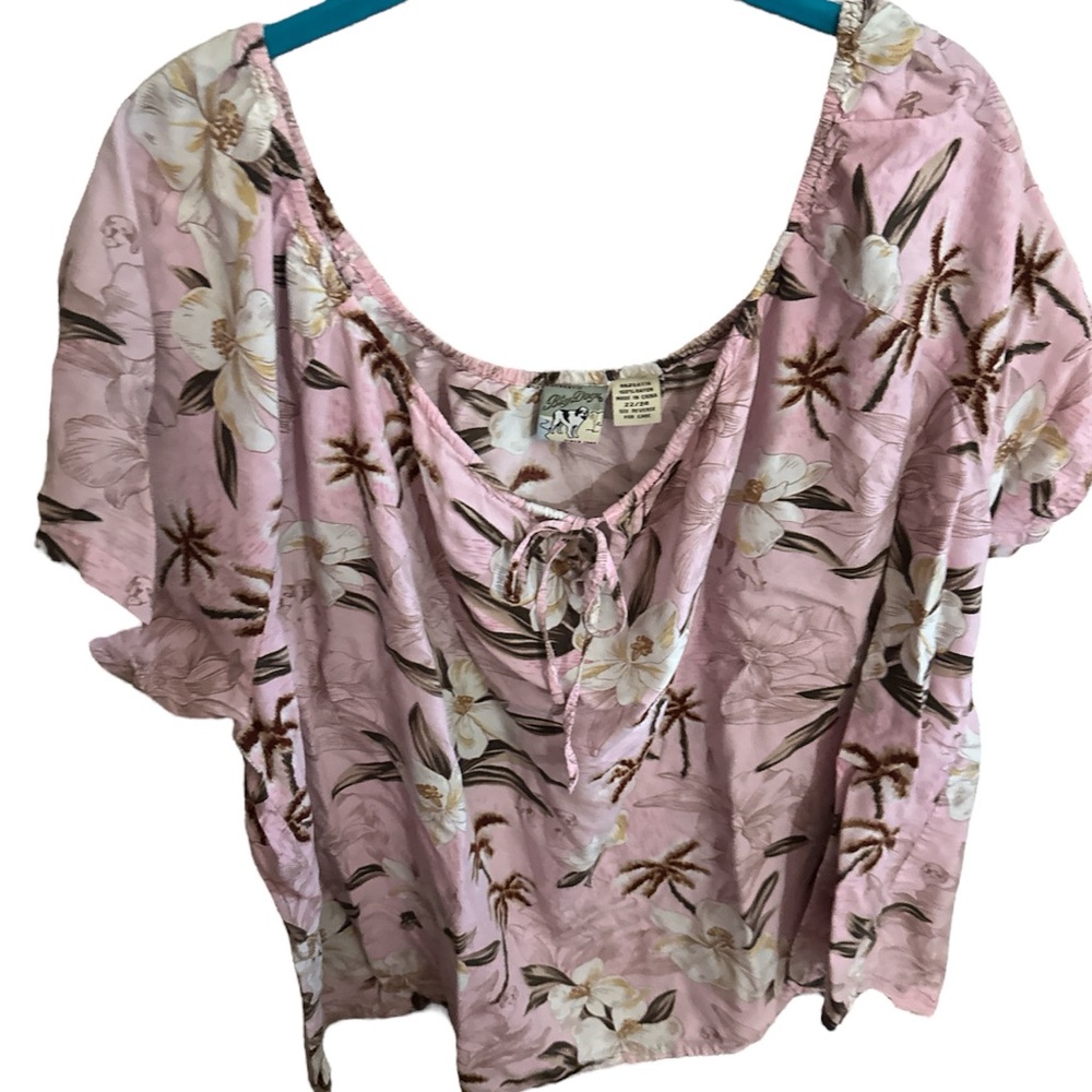 Big Dogs Pink Blouse with tie short sleeves size 22/24 100% rayon 29pit cute